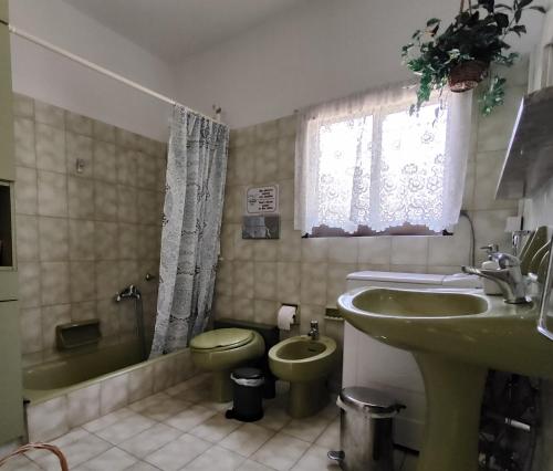 Ένα μπάνιο στο Summer Breeze villa in Saronic Gulf