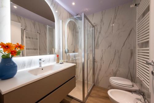 Ένα μπάνιο στο Duomo Design - Bilocale-Wifi-Aircon