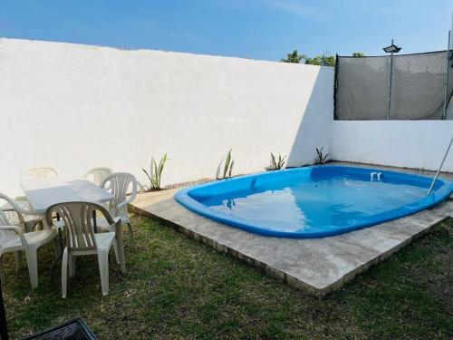 La alberca dentro o cerca de Casa LUNA
