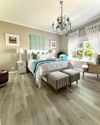 Ένα ή περισσότερα κρεβάτια σε δωμάτιο στο Hermanus Sea view room