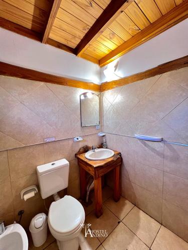 Ένα μπάνιο στο Hostel Andino