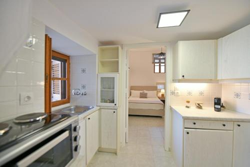 Η κουζίνα ή μικρή κουζίνα στο Psaropoula Guest House