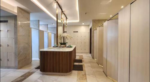 a hallway with a dressing room with a vanity and mirrors at The Astra Sky River Chiang Mai 宜居4人 无边泳池 乳胶床垫 in Chiang Mai