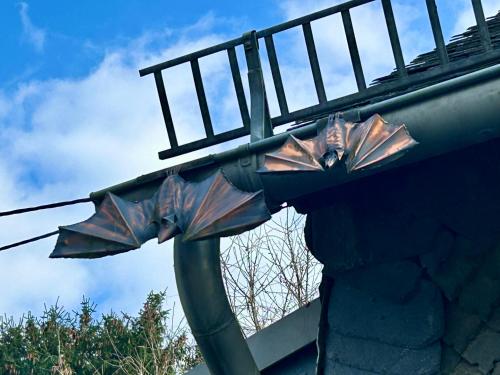 a sculpture of two umbrellas on the side of a building at Knusperhäuschen mit Sauna in Herschbach