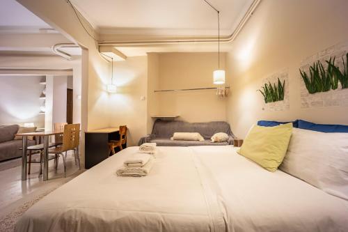 Zacharitsa APT at Acropolis up 4 guests by LODGESPOT