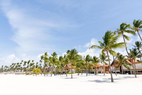 Private picuzzi in a NEW condo with private beach