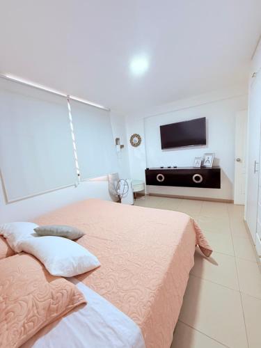 a bedroom with two beds and a flat screen tv at Casa de Playa en Pulpos Punta Hermosa in Lurín