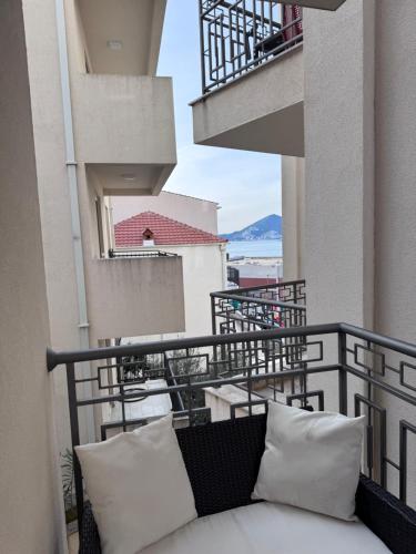 Balkonas arba terasa apgyvendinimo įstaigoje Apartman Ari