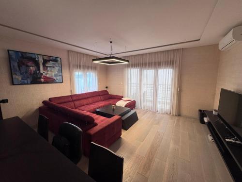 Televizorius ir (arba) pramogų centras apgyvendinimo įstaigoje Apartman Ari