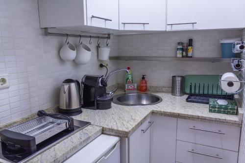 Una cocina o cocineta en CMApartamentos