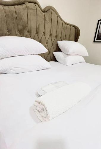 Ένα ή περισσότερα κρεβάτια σε δωμάτιο στο 2 Bedroom Luxe Haven Apartment Ikoyi Lagos