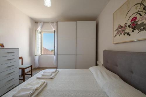 a bedroom with a large bed and a window at 10min Da Bosa Marina - Con Giardino e Parcheggio in Tresnuraghes