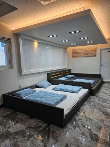 a bedroom with two beds in a room at Yeosu Bamview Stay in Yeosu