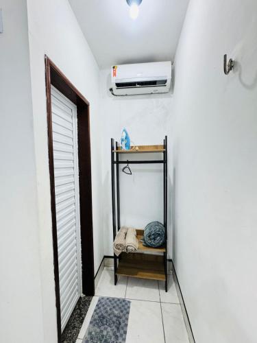 a small room with a heater on a wall at Ap Próx ao Arco com Ar e Garagem in Sobral