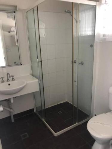 Un baño de Mackay Motor Inn