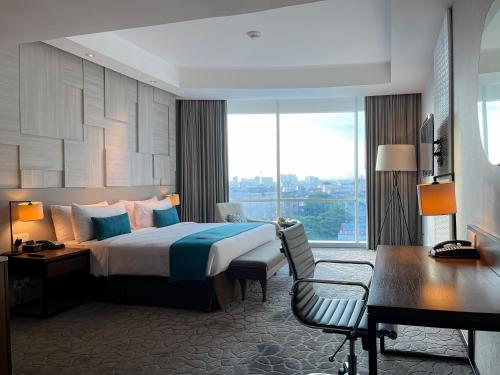 Postel nebo postele na pokoji v ubytování Crowne Plaza Bandung by IHG
