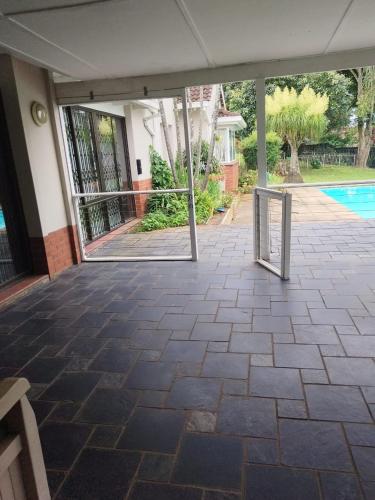 Kolam renang di atau dekat dengan J & J Paradise Guest House