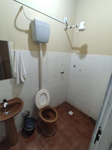 Bilik mandi di Hotel Líder