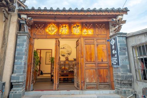 an entrance to a building with a wooden door at 建水县井宿客栈 in Jianshui