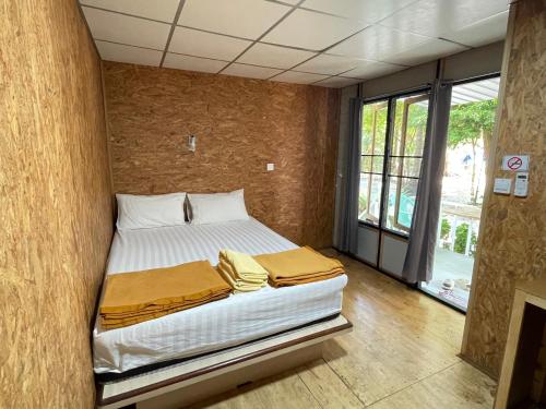 Postel nebo postele na pokoji v ubytování Koh Ngai Sea Open Resort