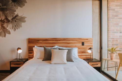 Ένα ή περισσότερα κρεβάτια σε δωμάτιο στο Hotel 3450 Living Lofts