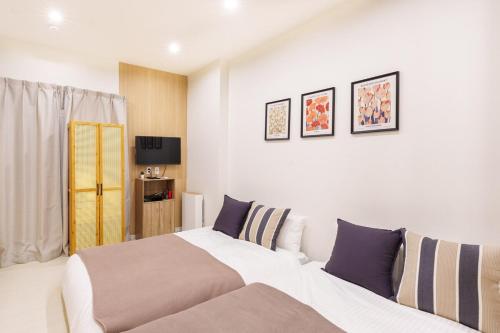 a bedroom with a large bed and a tv at 楓屋1F 120Ta in Tokyo