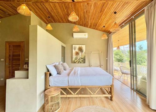 Ένα ή περισσότερα κρεβάτια σε δωμάτιο στο Villa Dana - 2BR Sea View and 1 Studio Room