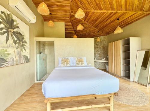 Ένα ή περισσότερα κρεβάτια σε δωμάτιο στο Villa Dana - 2BR Sea View and 1 Studio Room