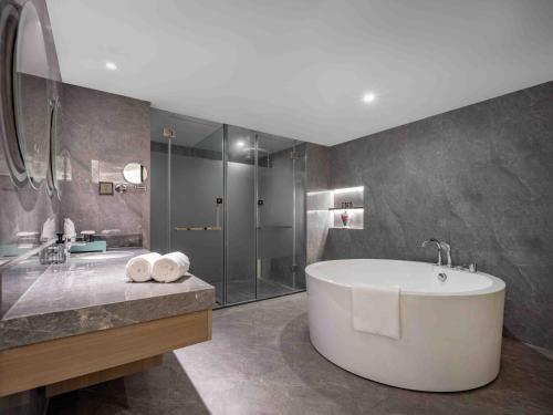 Koupelna v ubytování New Century Mansion Hotel Nanxun Shuijingjing