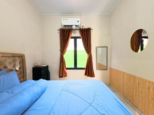 Katil atau katil-katil dalam bilik di Bogor Serenity Family Guest House