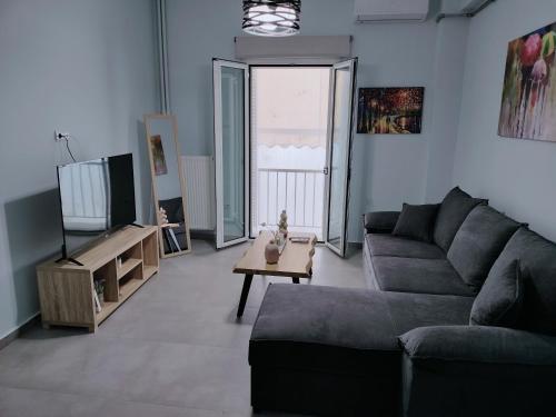 Μια τηλεόραση ή/και κέντρο ψυχαγωγίας στο MYKALI's COZY APARTMENT
