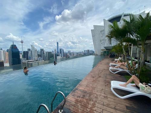 Gallery image of Elevated Horizons Hostel & Infinity Suites Skypool in Kuala Lumpur