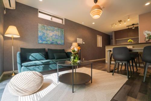 a living room with a couch and a table at 旅タイム 玉出西 in Osaka