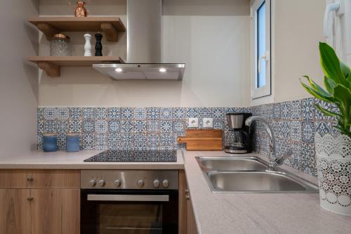 A kitchen or kitchenette at Absolute Athens Apartments