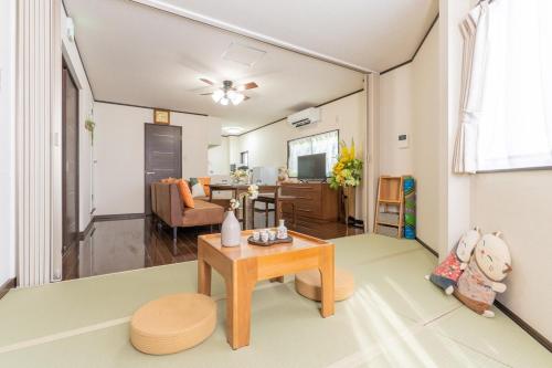 6 Min to Namba, Entire Rental for up to 10 Guests