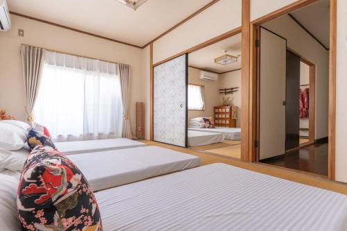 6 Min to Namba, Entire Rental for up to 10 Guests