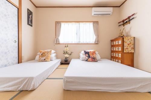 6 Min to Namba, Entire Rental for up to 10 Guests