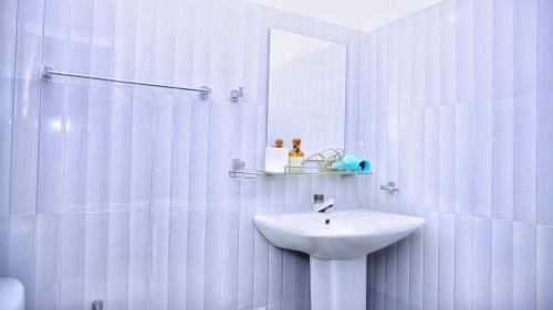 Bilik mandi di Hotel Planet Residency