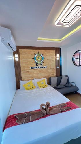 a hotel room with a bed with a heart on it at Bnเกาะลิบงโฮมสเตย์ in Ko Libong