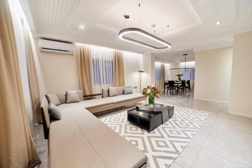 Zona d'estar a Sleak condo