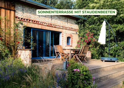 Κήπος έξω από το Haus am Erlenhain mit Sauna und großem, naturnahen Garten