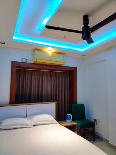 Ένα ή περισσότερα κρεβάτια σε δωμάτιο στο JRF Hotel