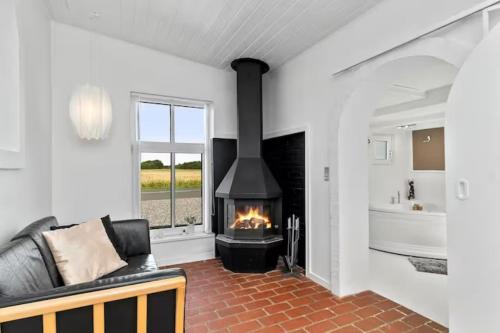 Fotografie z fotogalerie ubytování Lovely House By The Water With Cozy Courtyard v destinaci Thyholm