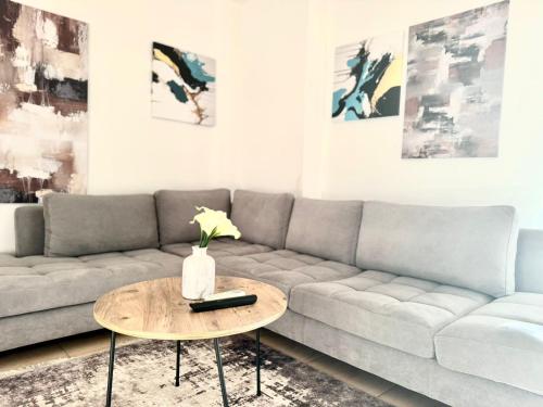 Lena's Apartment near City Center