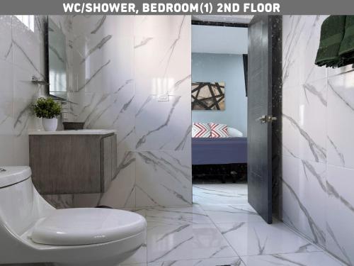 Un baño de Brisas Bahía Azul Villa para 10 personas en Cancún