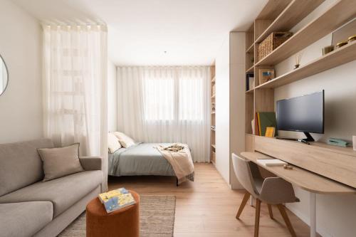 a small living room with a couch and a desk at Be Casa Alcobendas in Alcobendas