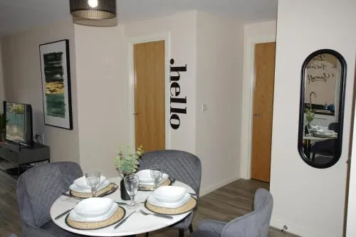 2 Bed 2 Bath Apartment Close to City Ctre Sleeps 5 -Free Parking photo 3
