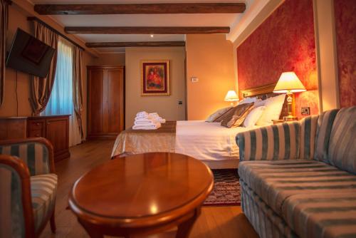 Postel nebo postele na pokoji v ubytování Hotel Dvorac Jurjevec