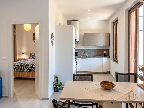 Кровать или кровати в номере Private Garden - Beaches 900m - WiFi - SmartTV