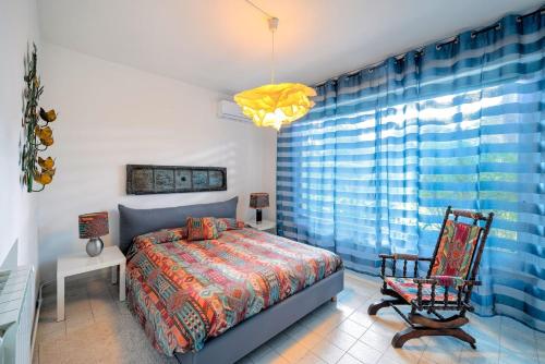 a bedroom with a bed and a chair at Villa Rocchetta in Casa Mora
